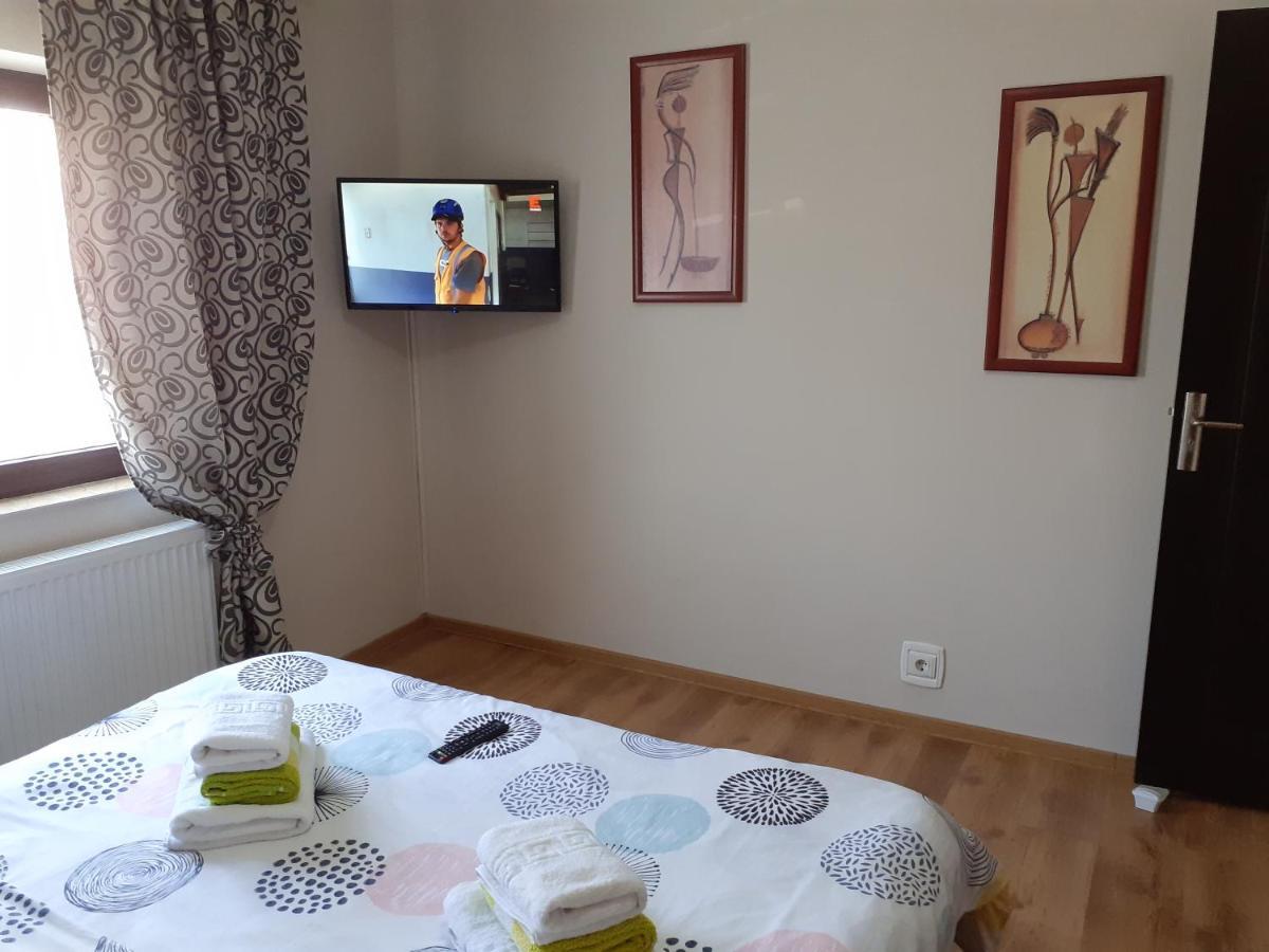 Apartament Cristina Cu Doua Dormitoare & Balcon & Parcare Proprie Onesti Dış mekan fotoğraf