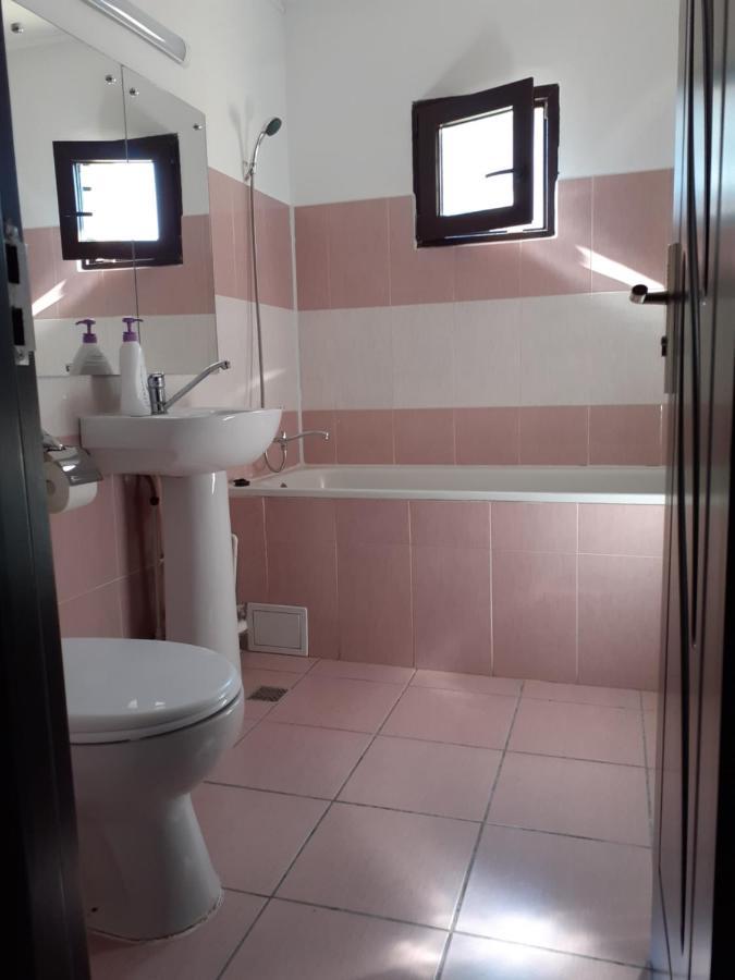 Apartament Cristina Cu Doua Dormitoare & Balcon & Parcare Proprie Onesti Dış mekan fotoğraf